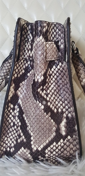 MICHAEL KORS MICRO STUDDED DILLON SMALL SATCHEL E - Picture 4 of 8